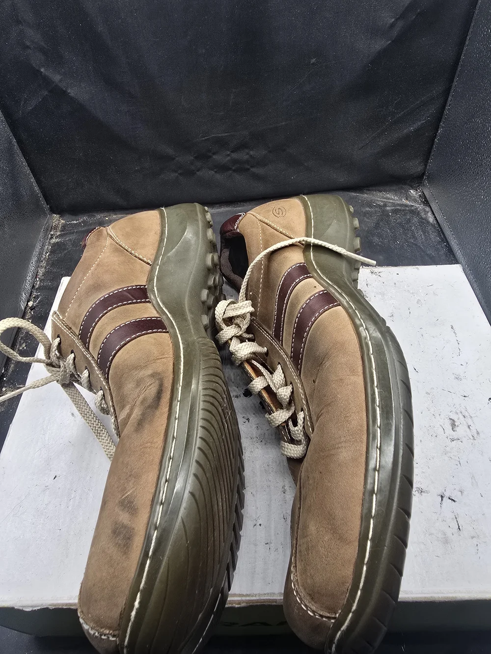 Skechers tan leather